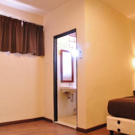 Bemo Corner Guest House Kuta Lombok Quarto foto